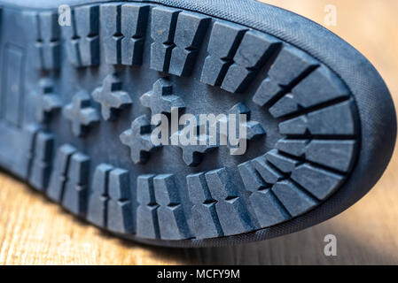 Nahaufnahme der unten ein Paar Schuhe, das Laufflächenprofil. Stockfoto