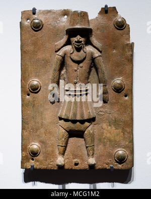 Berlin. Deutschland. Benin Bronzen. Darstellung eines portugiesischen Mann, messingschild. 16./17. Jahrhundert. Von der Royal Court Palace des Königreichs Benin Stockfoto