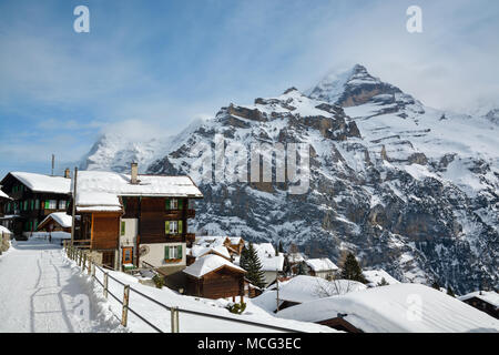 Majestätischen Jungfrau über die Murren Dorf im Berner Oberland in der Schweiz Stockfoto