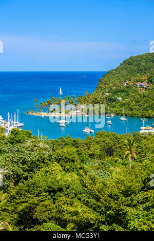 Marigot Bay, St. Lucia, Karibik. Tropischen Bucht und Strand in exotischen und Paradies Landschaft. Marigot Bay liegt an der Westküste der entfernt Stockfoto