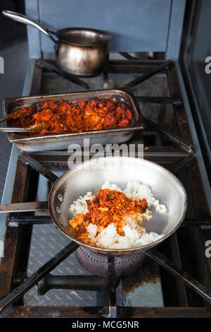 Cerdo adobado y arroz Frito con Kimchi Kimchi (adobada Schweinefilet mit gebratenen Reis) gekocht wird Don Ramen, Telefónica Gastro Park Tijuana, Baja California, Stockfoto