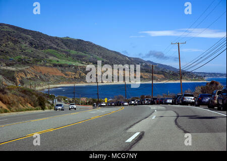 Fahren auf der Pacific Coast Highway in der Nähe von Malibu, CA Stockfoto