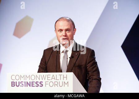 London, Großbritannien, 16. April 2018: Premierminister von Malta, Joseph Muscat ist mit seiner Eröffnungsrede auf dem Business Forum Eröffnung der Sitzung auf die Bereitstellung einer wohlhabenden Commonwealth für alle während der Tagung der Regierungschefs des Commonwealth in London. Quelle: Michal Busko/Alamy leben Nachrichten Stockfoto