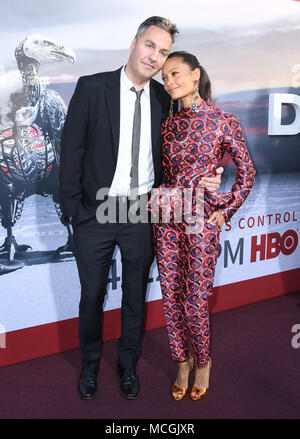 Hollywood, CA, USA. 16 Apr, 2018. 16. April 2018 - Hollywood, Kalifornien - Ol Parker, Thandie Newton. HBO "Westworld" Saison 2 Premiere im Cinerama Dome statt. Photo Credit: Birdie Thompson/AdMedia Credit: Birdie Thompson/AdMedia/ZUMA Draht/Alamy leben Nachrichten Stockfoto