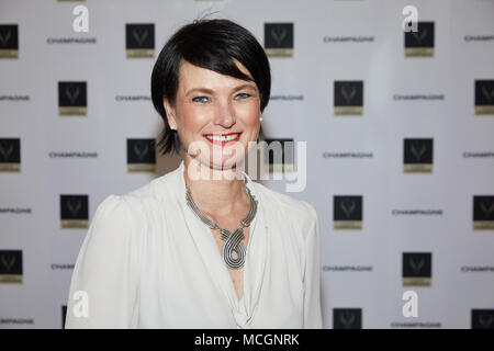 16 April 2018, Hamburg, Deutschland: Judith Fuchs-Eckhoff, Direktor, stehen im Hotel Louis C. Jacob in Hamburg-Nienstedten während der Champagner Lebensfreude Preisverleihung. Der diesjährige Preisträger ist der Generalmusikdirektor der Hamburgischen Staatsoper sowie das Orchestre Symphonique de Montréal. Foto: Georg Wendt/dpa Stockfoto