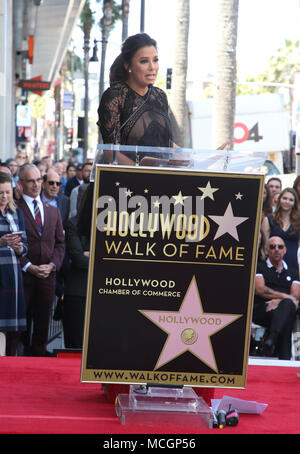 HOLLYWOOD, CA - 16. April: Eva Longoria, Eva Longoria geehrt mit Stern auf dem Hollywood Walk of Fame auf dem Hollywood Blvd. in Hollywood, Kalifornien am 16. April 2018. Credit: Faye Sadou/MediaPunch Stockfoto