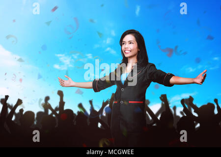 Attraktive Asian Business Frau einen Vortrag über Business Konferenz. Business Konzept Stockfoto