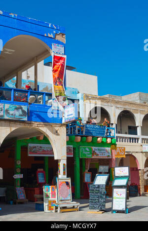 Platz mit Restaurants, Chrib Atay, Medina Essaouira, Marokko, Nordafrika Stockfoto