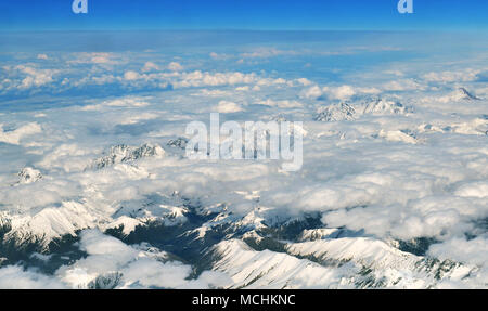 Kaukasus ist höher als die Wolken in Armenien Stockfoto