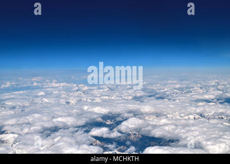 Kaukasus ist höher als die Wolken in Armenien Stockfoto