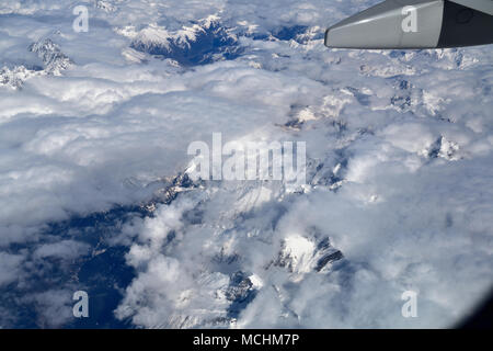 Die Ansicht der Kaukasus ist höher als die Wolken in Armenien. Stockfoto