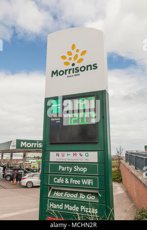 Die kraftstoffpreise an Morrisons in Hartlepool, England, Großbritannien Stockfoto