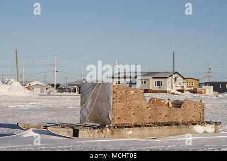 Seitenansicht eines traditionellen Inuit cargo Schlitten oder Komatik im arviat Stil in der Kivalliq Region, Nunavut Kanada Stockfoto