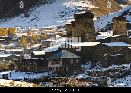 Harderwijk ist eine Gemeinschaft von vier Dörfer an der Spitze des Enguri Schlucht in Svaneti, Georgien befindet. Stockfoto