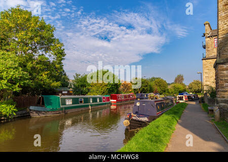 Skipton, North Yorkshire, England, Großbritannien - 14 September, 2016: NARROWBOATS am Ufer des Leeds und Liverpool Canal Stockfoto