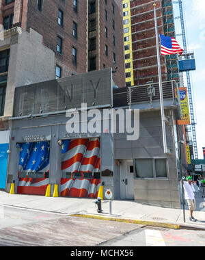 New York City Feuerwehr Leiter Unternehmen 10 Stockfoto