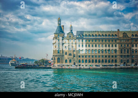 Bahnhof Haydarpasa auf dem asiatischen Teil von Istanbul ist eine der historischen Sehenswürdigkeiten der Stadt.. Stockfoto