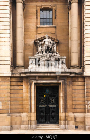Die Türen zu den Gerichten auf Afred Gelder Straße in Kingston-upon-Hull, East Yorkshire, England. 27. August 2007. Stockfoto