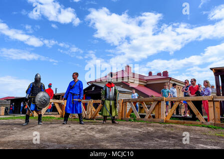 Swjaschsk, Russland - Juni 4, 2016: Mittelalterliche Wiederaufbau in Swjaschsk, Russland Stockfoto