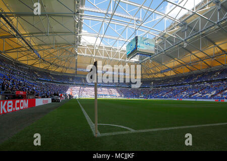 Sport, Fußball, Bundesliga, 2017/2018, FC Schalke 04 vs BVB Borussia Dortmund 2:0, Veltins Arena Gelsenkirchen, Sportplatz, Fahne, Ständer, Dachkonstruktion, eröffnete Dach Stockfoto