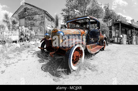 Colorkey, rostige Oldtimer Ford Modell A, Route 66, Hackberry General Store, Hackberry, Arizona, USA, Nordamerika Stockfoto