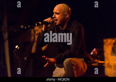 Die Schweizer Reggae und ragas Sänger Dodo live in der schüür Luzern, Schweiz Stockfoto