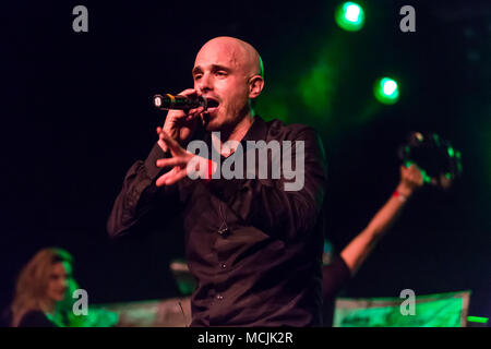 Die Schweizer Reggae und ragas Sänger Dodo live in der schüür Luzern, Schweiz Stockfoto