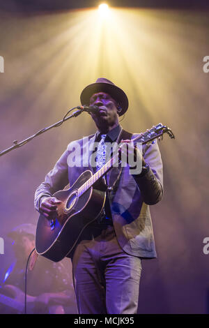 Der amerikanische Sänger und Songwriter Keb MO, live am Blue Balls Festival Luzern, Schweiz Stockfoto