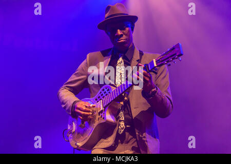 Der amerikanische Sänger und Songwriter Keb MO, live am Blue Balls Festival Luzern, Schweiz Stockfoto