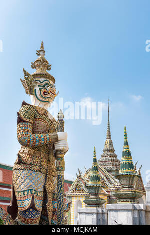 Temple Guard am Eingang des Wat Phra Kaeo Tempel, Royal Palace, Bangkok, Thailand Stockfoto