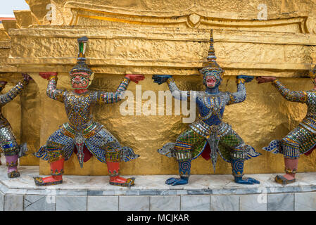 Yaksha Figuren, Wat Phra Kaeo, Bangkok, Thailand Stockfoto