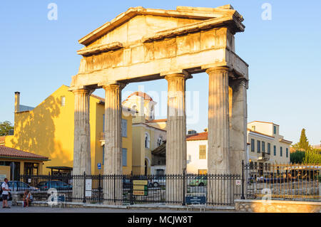 Tor von Athena Archegetis, bestehend aus vier dorischen Säulen, ist ein Eingang auf der Westseite der römischen Agora - Athen, Griechenland Stockfoto