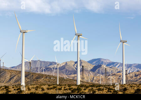 Moderne Windenergieanlagen Farm in der Nähe von Palm Springs, Kalifornien, speziell der Windenergie. Stockfoto