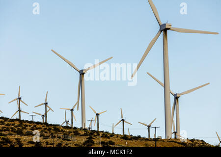 Moderne Windenergieanlagen Farm in der Nähe von Palm Springs, Kalifornien, speziell der Windenergie. Stockfoto