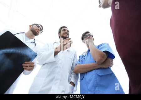 Ansicht von unten. Team der Diagnostiker. Stockfoto