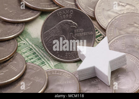 Ein Viertel von Idaho, Viertel der USA und weißen Stern. Ein Kreis der US-Viertel mit George Washington und in der Mitte ein Viertel der Idaho State. Stockfoto
