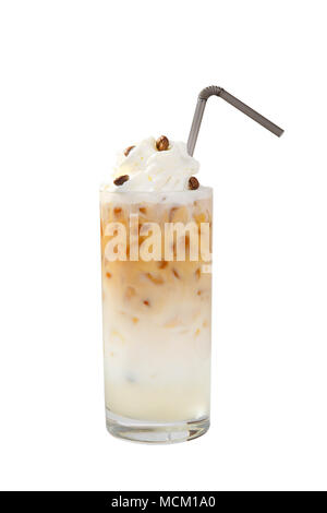 Eine mehrfarbige, 2-Layer opak Cocktail in ein hohes Glas mit Eis, Sahne und Kaffee Bohnen, mit einem Geschmack von Kaffee, Karamell, Creme eine Stockfoto