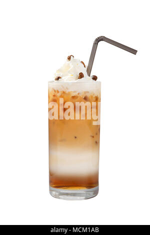 Ein buntes, dreistufige opak Cocktail in ein hohes Glas mit Eis, Sahne und Kaffee Bohnen, mit einem Geschmack von Kaffee, Karamell, Creme Stockfoto