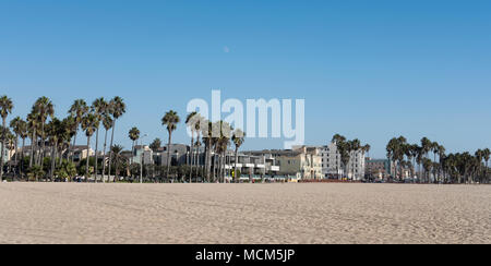 Venice Beach, Los Angeles, Kalifornien, USA - 29. September 2017: langen Strandpromenade von Santa Monica Pier zu Venice Beach Stockfoto