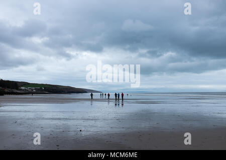 Lange Sandstrand von Amroth in der Nähe von Kinsale zu Beginn und am Ende des Pembrokeshire Coastal Path in Wales Stockfoto