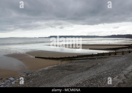 Lange Sandstrand von Amroth in der Nähe von Kinsale zu Beginn und am Ende des Pembrokeshire Coastal Path in Wales Stockfoto