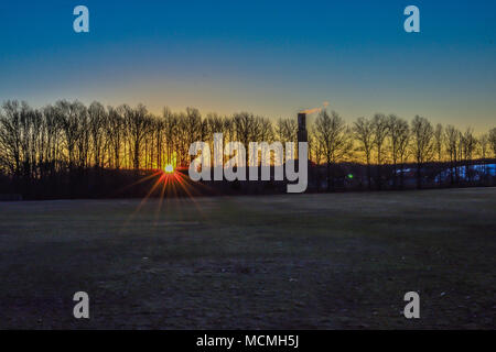 Erste Strahlen der frühen Frühling Morgen, von der Willowbrook Park gefangen, Staten Island, New York Stockfoto