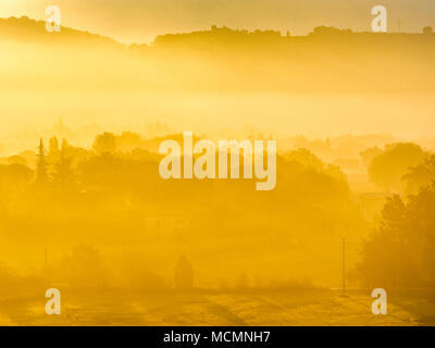 Sonnenaufgang auf der umbrischen Landschaft, Italien Stockfoto