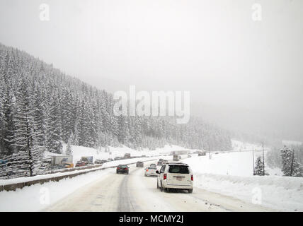 Colorado, verschneite Autobahn Stockfoto