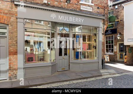 Mulberry Shop Ladengeschäft Außenfenster Ladenfront im Stadtzentrum Swinegate York North Yorkshire England Großbritannien Großbritannien Großbritannien Großbritannien Großbritannien Großbritannien Großbritannien Großbritannien Großbritannien Großbritannien Großbritannien Großbritannien Großbritannien und Nordirland Stockfoto