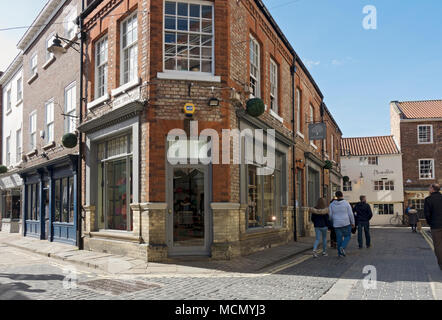 Mulberry Shop und Geschäfte im Stadtzentrum Swinegate York North Yorkshire England Großbritannien GB Großbritannien Stockfoto