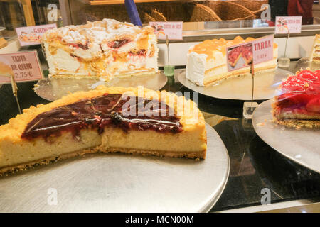 Santa Cruz de Tenerife; Kuchen in der Patisserie in der Stadt. Stockfoto
