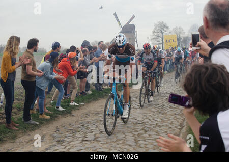 Templeuve, Frankreich, 8. April 2018, Stijn Vandenbergh am Templeuve - Moulin-de-vertain Sektor der 116 Paris-Roubaix eintägige professionelle Männer' Stockfoto