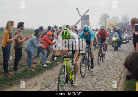 Templeuve, Frankreich, 8. April 2018, Edvald Boasson Hagen am Templeuve - Moulin-de-vertain Sektor der 116 Paris-Roubaix eintägige professionelle m Stockfoto