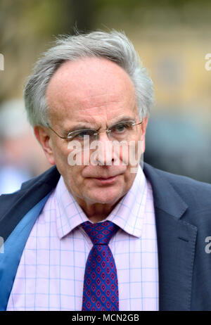 Peter Bone MP (Con: Wellingborough) auf College Green, Westminster, April 2018 Stockfoto